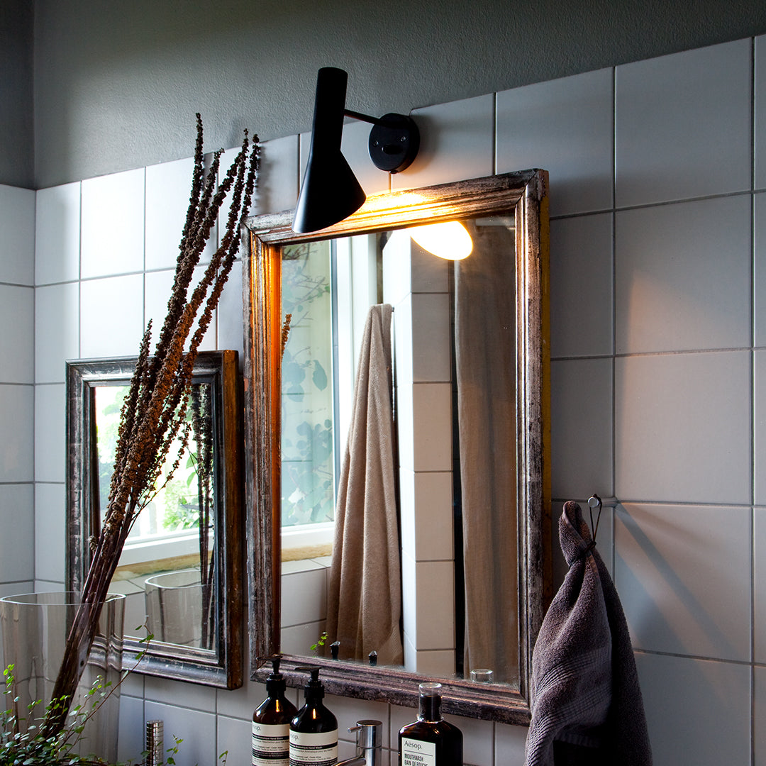 AJ Wall Lamp